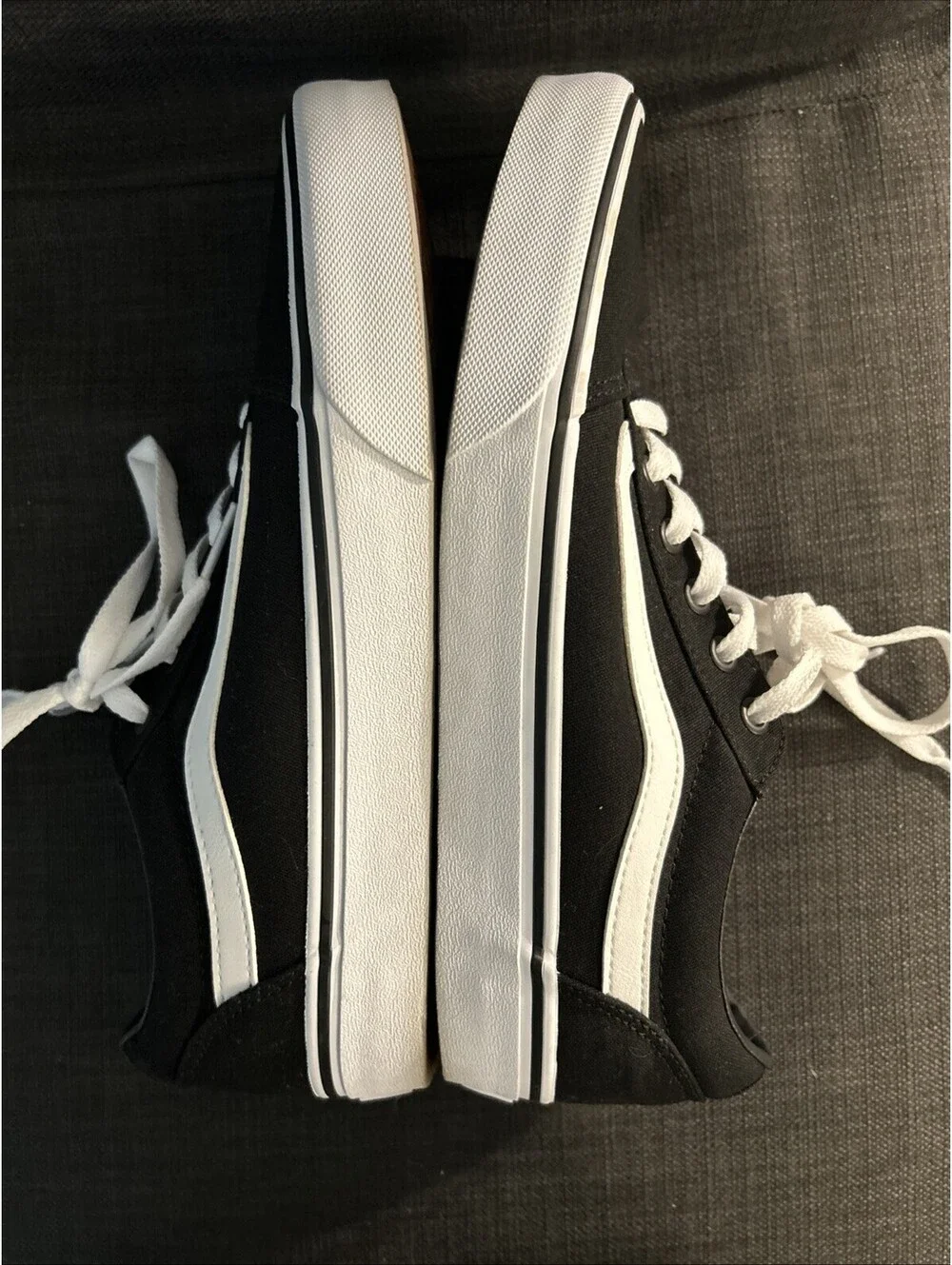 VANS Off the Wall “Old Skool” Skate Shoes Canvas Black White Womans Size 9.5